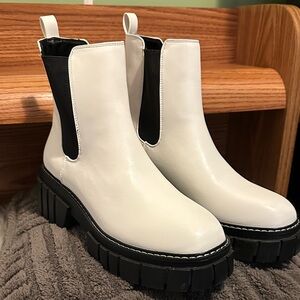 Stylish White Ankle Boots Madden Girl size 9.5 - New